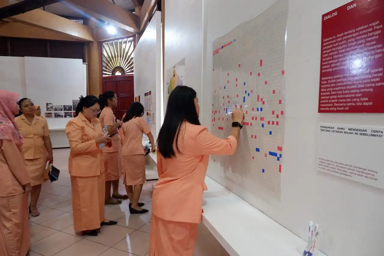 Photos from the exhibition "Looking Behind Nias Faces: The Face of Ono Niha" (2024) at Museum Pusaka Nias