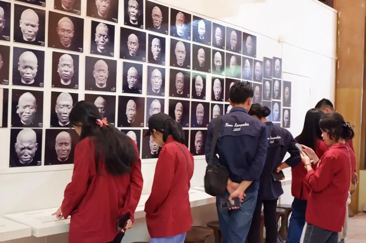 Photos from the exhibition "Looking Behind Nias Faces: The Face of Ono Niha" (2024) at Museum Pusaka Nias