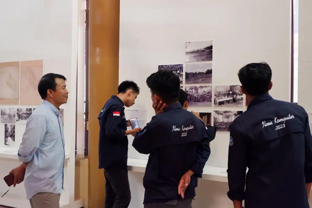 Photos from the exhibition "Looking Behind Nias Faces: The Face of Ono Niha" (2024) at Museum Pusaka Nias