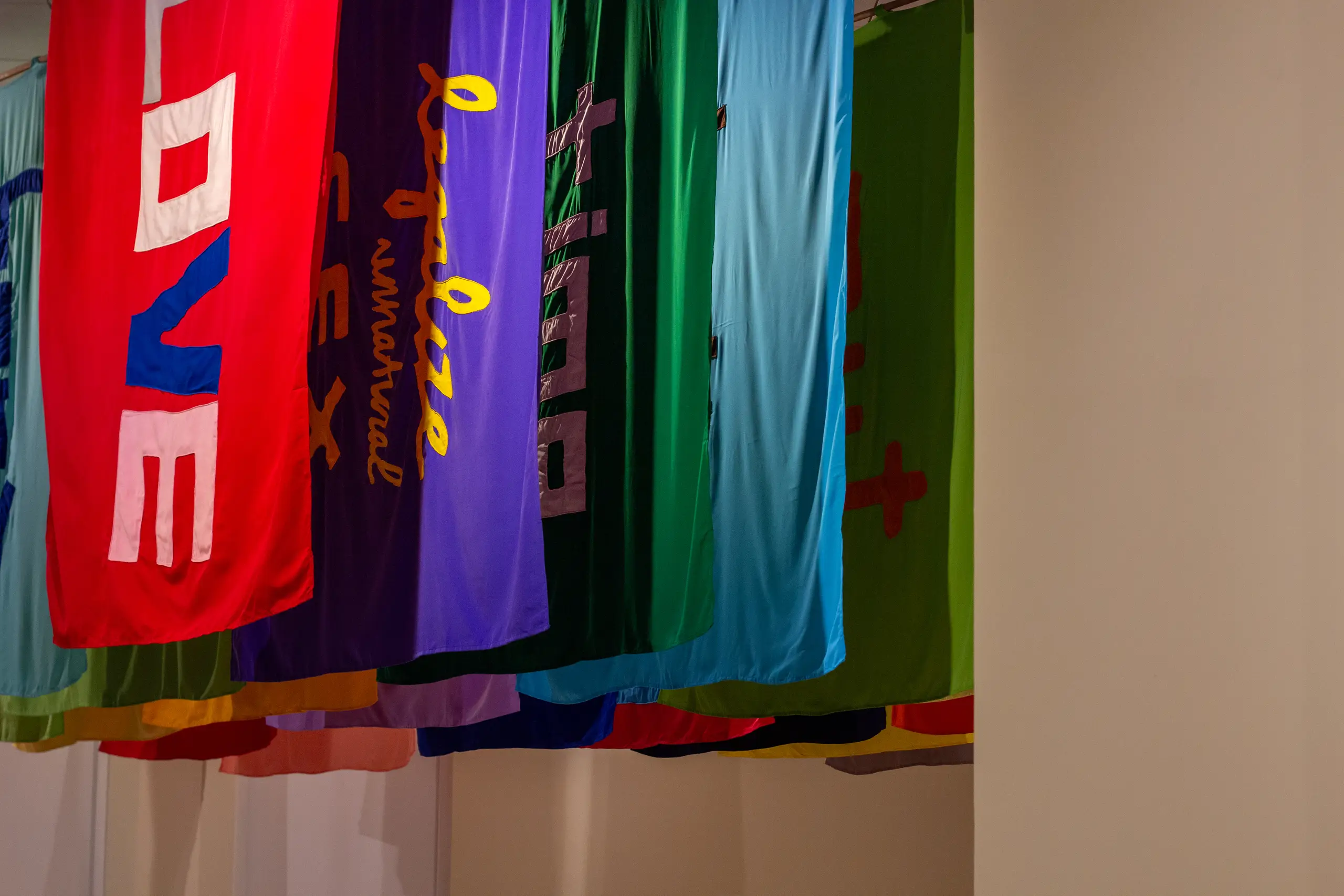 Photos from the exhibition Beyond Unsettled Pasts at Erasmus Huis (2025). Curated by CultureLab (Dr. Sadiah Boonstra and Sukiato Kurniawan)     © Erasmus Huis/Oxalis, CultureLab/Vattaya