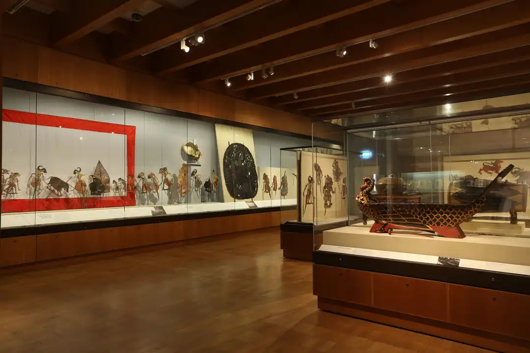 Photos from the exhibition Shadow Puppet Theater from Indonesia, Malaysia and Thailand (2016) ©Trustees of The British Museum 8 September 2016 – 29 January 2017 The British Museum Curated by Alexandra Green Co-curator | Matthew Cohen Post-doctoral Researcher | Sadiah Boonstra