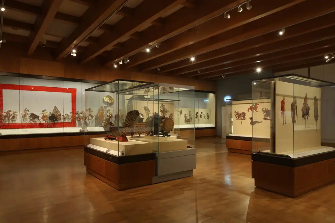 Photos from the exhibition Shadow Puppet Theater from Indonesia, Malaysia and Thailand (2016) ©Trustees of The British Museum 8 September 2016 – 29 January 2017 The British Museum Curated by Alexandra Green Co-curator | Matthew Cohen Post-doctoral Researcher | Sadiah Boonstra