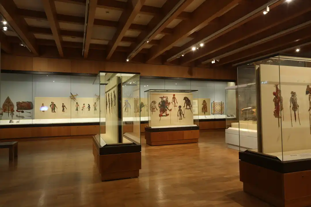 Photos from the exhibition Shadow Puppet Theater from Indonesia, Malaysia and Thailand (2016) ©Trustees of The British Museum 8 September 2016 – 29 January 2017 The British Museum Curated by Alexandra Green Co-curator | Matthew Cohen Post-doctoral Researcher | Sadiah Boonstra