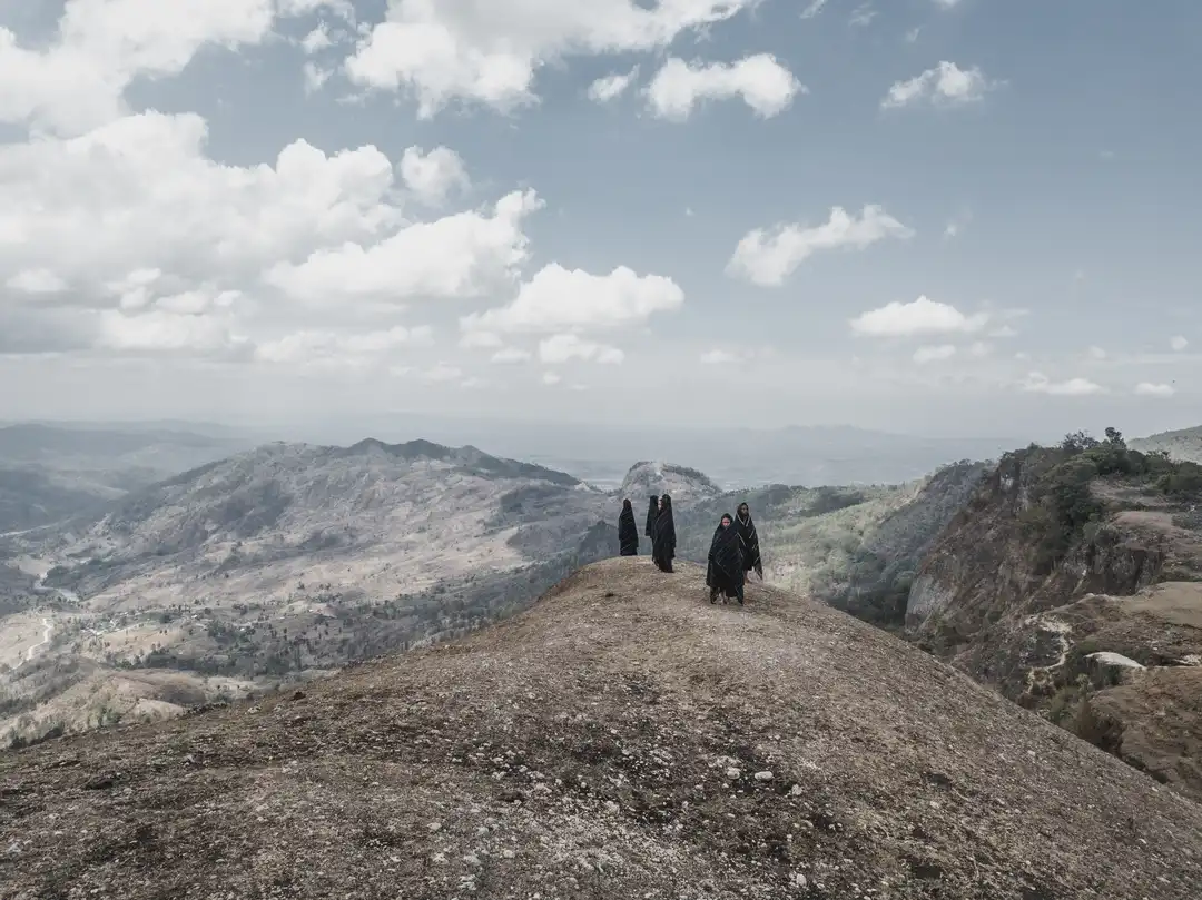 IBUIBU BELU: Bodies of Borders © Ekosdance Company Photos of dancers in Belu © David Gesuri/Ekosdance Company Photos of IBUIBU BELU: Bodies of Borders at Performing Arts Meeting in Yokohama - TPAM © Hideto Maezawa/TPAM