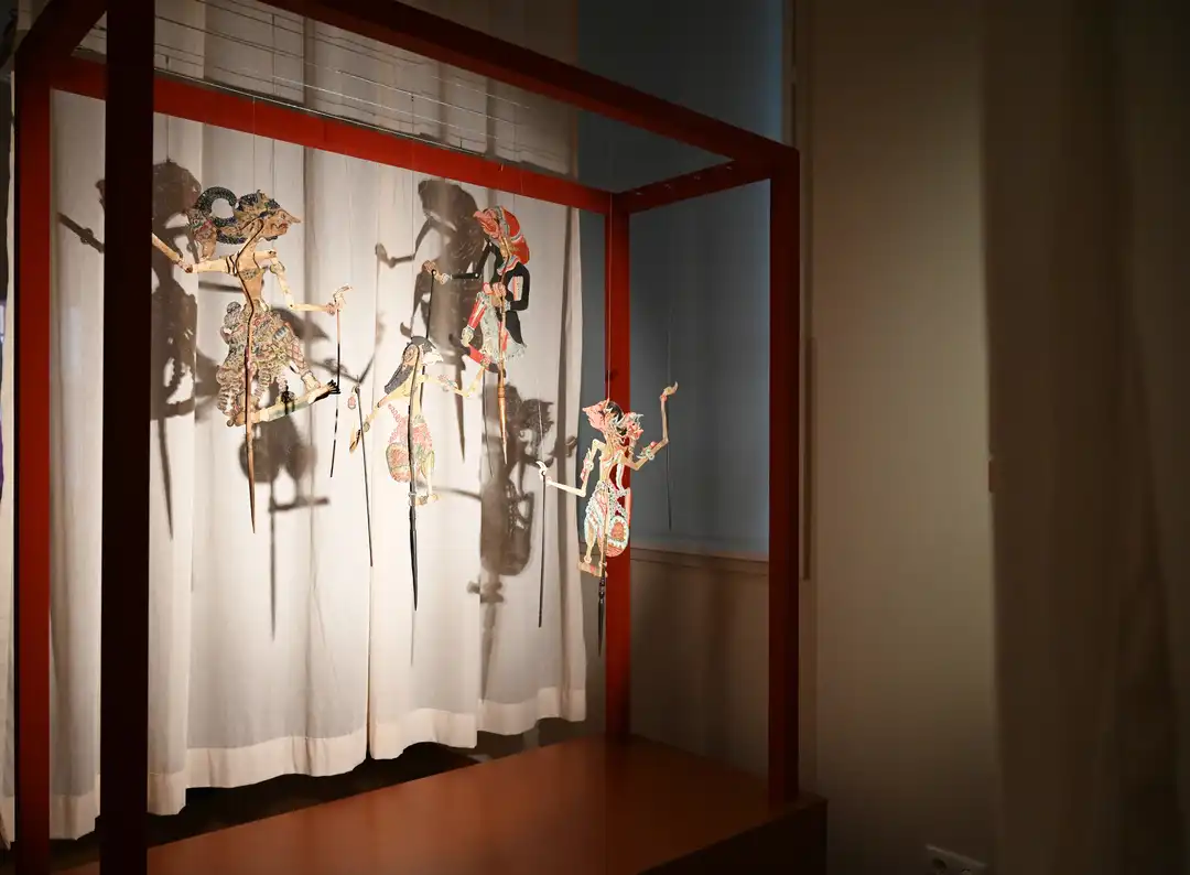 Photos of the Indonesia and the Amsterdam School exhibition in Museum Het Schip. December 1, 2022 – August 27, 2023 Design: Max Schulze Photo © Marcel Westhoff, Melle van Maanen & Gadis Fitriani Putri