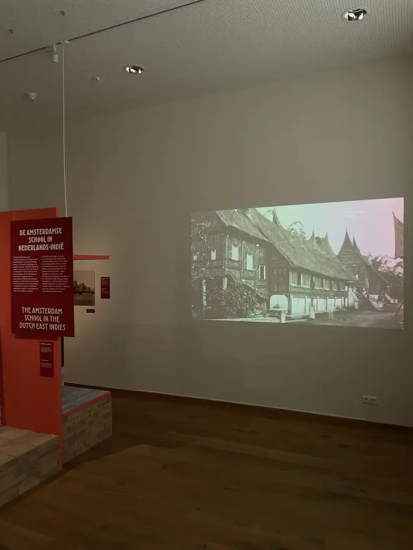 Photos of the Indonesia and the Amsterdam School exhibition in Museum Het Schip. December 1, 2022 – August 27, 2023 Design: Max Schulze Photo © Marcel Westhoff, Melle van Maanen & Gadis Fitriani Putri