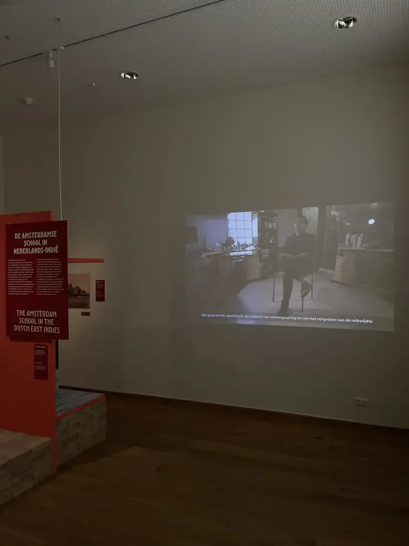 Photos of the Indonesia and the Amsterdam School exhibition in Museum Het Schip. December 1, 2022 – August 27, 2023 Design: Max Schulze Photo © Marcel Westhoff, Melle van Maanen & Gadis Fitriani Putri