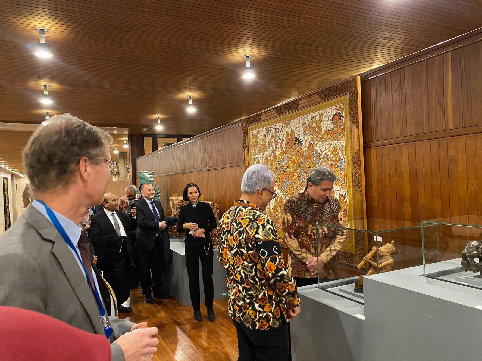 Open from November 13, 2023 onwards UNESCO Headquarters Paris, France Photos from the exhibition Jalan Nusantara curated by Sadiah Boonstra in collaboration with Melle van Maanen at UNESCO Headquarters, Paris. Open from 13 November 2023 onwards. Photos © Kementerian Luar Negeri Republik Indonesia, UNESCO