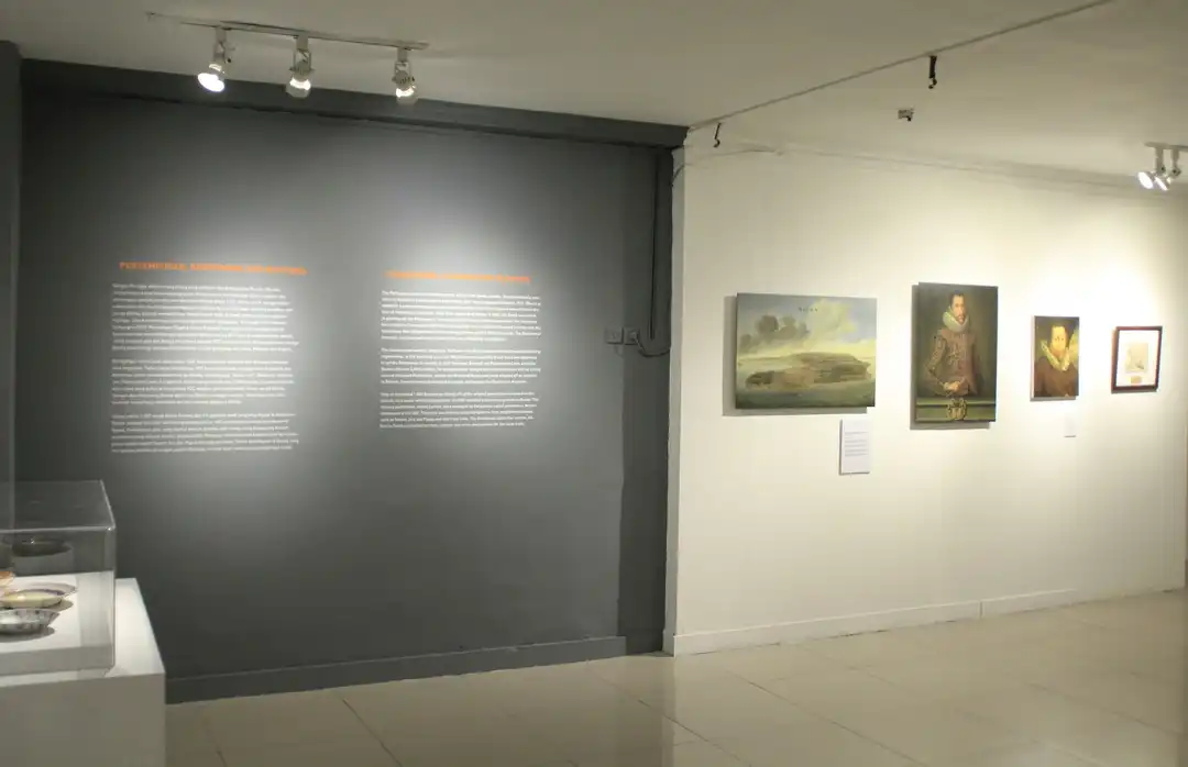 Photos from the exhibition Banda, Heritage for Indonesia by Widigdya Nalendra Curated by Sadiah Boonstra and Wim Manuhutu for Yayasan Warisan Budaya Banda Naira 20 September - 4 October 2017 Erasmus Huis, Jakarta, Indonesia Supported by Kementerian Pendidikan dan Kebudayaan, Galeri Nasional, Netherlands Embassy in Jakarta In collaboration with Bartele Gallery