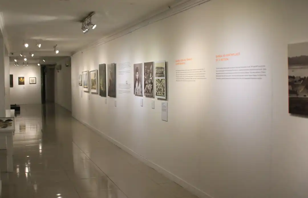 Photos from the exhibition Banda, Heritage for Indonesia by Widigdya Nalendra Curated by Sadiah Boonstra and Wim Manuhutu for Yayasan Warisan Budaya Banda Naira 20 September - 4 October 2017 Erasmus Huis, Jakarta, Indonesia Supported by Kementerian Pendidikan dan Kebudayaan, Galeri Nasional, Netherlands Embassy in Jakarta In collaboration with Bartele Gallery