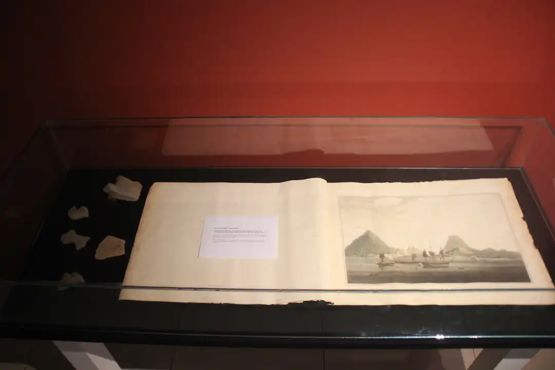 Photos from the exhibition Banda, Heritage for Indonesia by Widigdya Nalendra Curated by Sadiah Boonstra and Wim Manuhutu for Yayasan Warisan Budaya Banda Naira 20 September - 4 October 2017 Erasmus Huis, Jakarta, Indonesia Supported by Kementerian Pendidikan dan Kebudayaan, Galeri Nasional, Netherlands Embassy in Jakarta In collaboration with Bartele Gallery