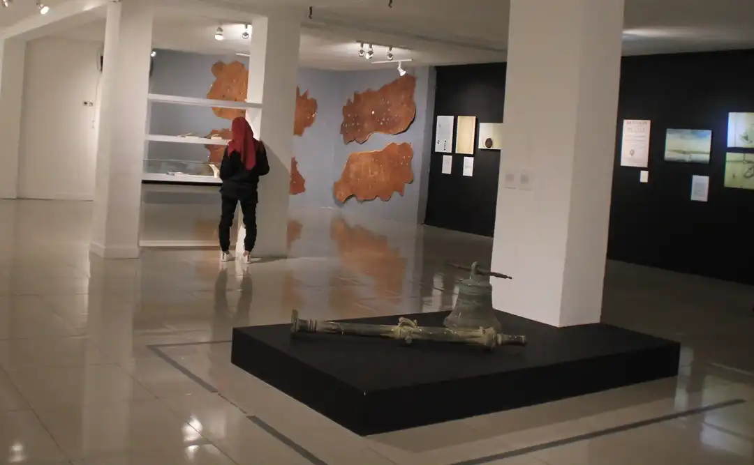 Photos from the exhibition Banda, Heritage for Indonesia by Widigdya Nalendra Curated by Sadiah Boonstra and Wim Manuhutu for Yayasan Warisan Budaya Banda Naira 20 September - 4 October 2017 Erasmus Huis, Jakarta, Indonesia Supported by Kementerian Pendidikan dan Kebudayaan, Galeri Nasional, Netherlands Embassy in Jakarta In collaboration with Bartele Gallery