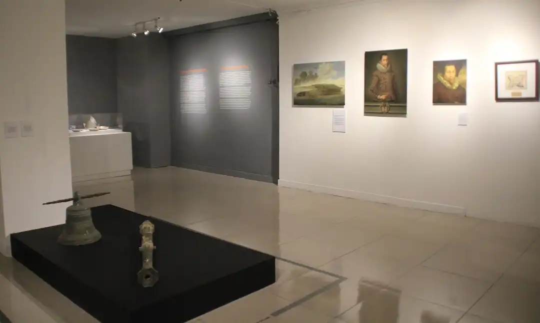 Photos from the exhibition Banda, Heritage for Indonesia by Widigdya Nalendra Curated by Sadiah Boonstra and Wim Manuhutu for Yayasan Warisan Budaya Banda Naira 20 September - 4 October 2017 Erasmus Huis, Jakarta, Indonesia Supported by Kementerian Pendidikan dan Kebudayaan, Galeri Nasional, Netherlands Embassy in Jakarta In collaboration with Bartele Gallery